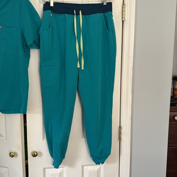 Turquoise figs scrubs top XL pants jogger L - Picture 2 of 3